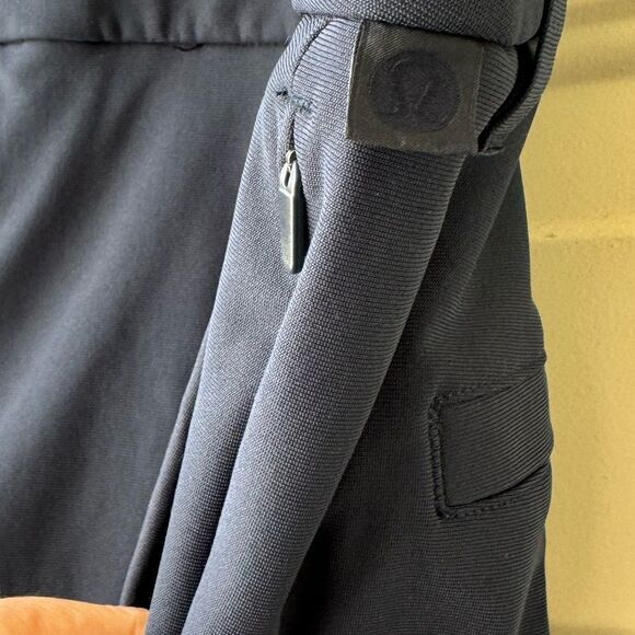 Lululemon Commission Short Relaxed *Warpstreme 11"
True Navy Size 38 - Picture 12 of 12
